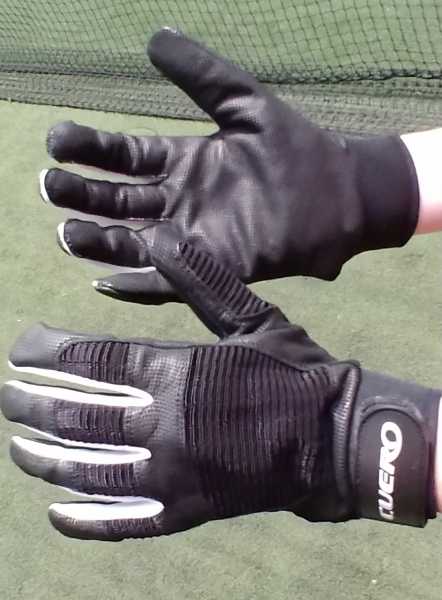 Cuero Batting Gloves Black & White